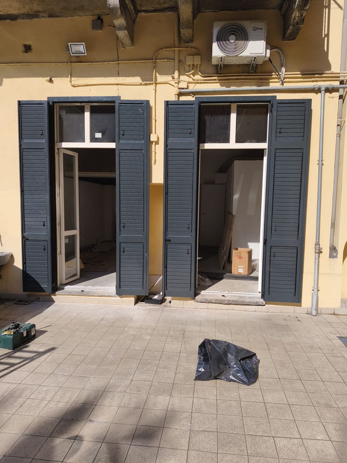 Porte-finestre con persiane antracite